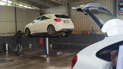 Car health water service station