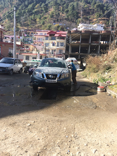 Parveen Car Washing